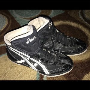ASICS Wrestling Shoes. Size 5-1/2. Good condition.